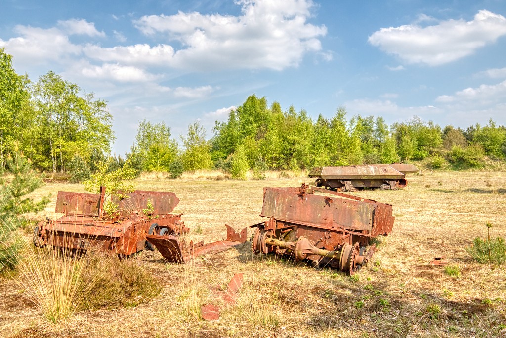 HDR urbex lost tank tanks truck trucks spitfire mig decay airplane abandoned abandonne vervallen verlaten military militair